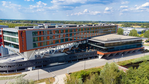 Hotel Veenendaal buitenkant drone