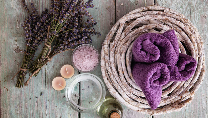 Lavendel, zout en handdoek