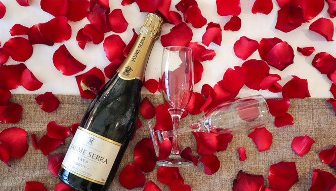 Rose petals and Cava Hotel Veenendaal