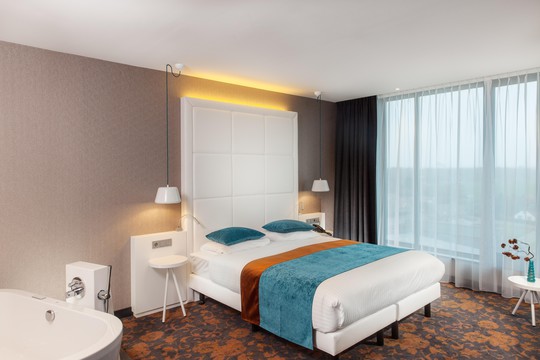 Kingsize bed Superior Hotelkamer Hotel Veenendaal
