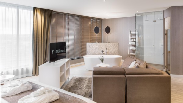 https://www.hotelveenendaal.com/inc/hotels/106/rooms/1263/desktop/carousel_1024x768_Wellness%20Suite%2004.jpg